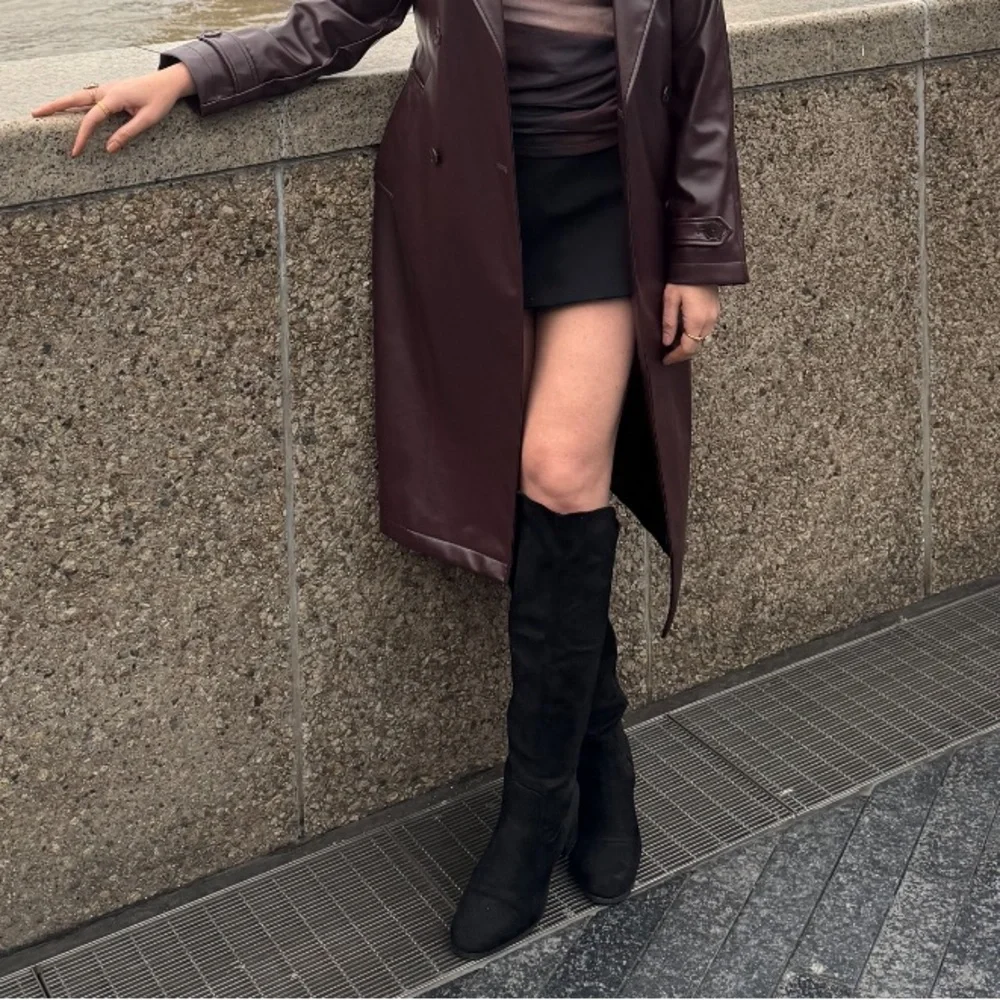 Dream Pairs Black Suede Thigh High Boots. Size 8.5